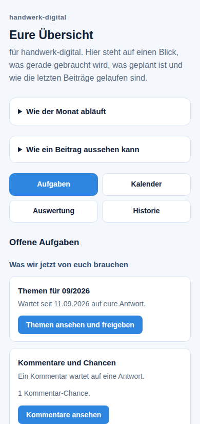 Die Übersichtsseite am Handy: oben die offene Aufgabe „Themen für 09/2026“ mit dem Knopf „Themen ansehen und freigeben“, darunter wartende Kommentare.